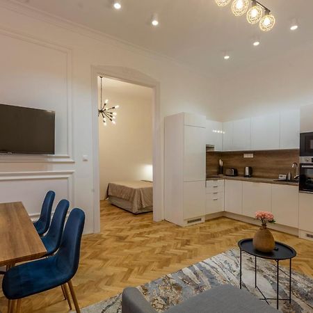 Glamorous Modern Apartment In The Hearth Of Budapest Esterno foto