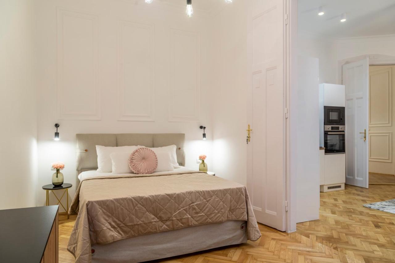Glamorous Modern Apartment In The Hearth Of Budapest Esterno foto