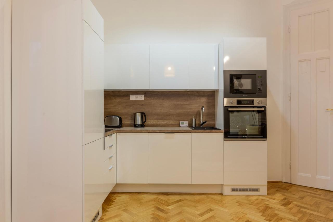 Glamorous Modern Apartment In The Hearth Of Budapest Esterno foto