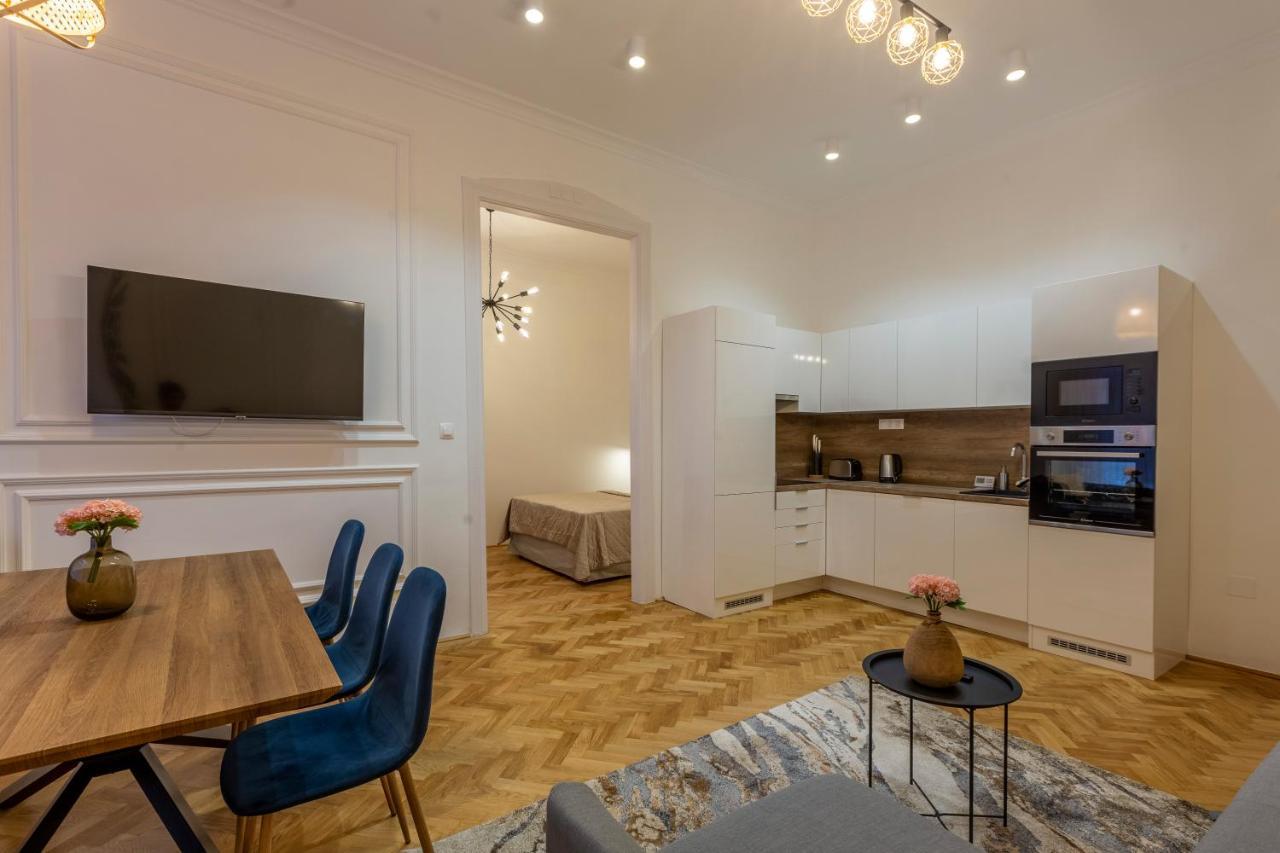 Glamorous Modern Apartment In The Hearth Of Budapest Esterno foto