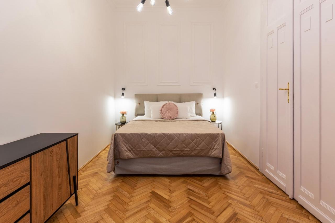 Glamorous Modern Apartment In The Hearth Of Budapest Esterno foto