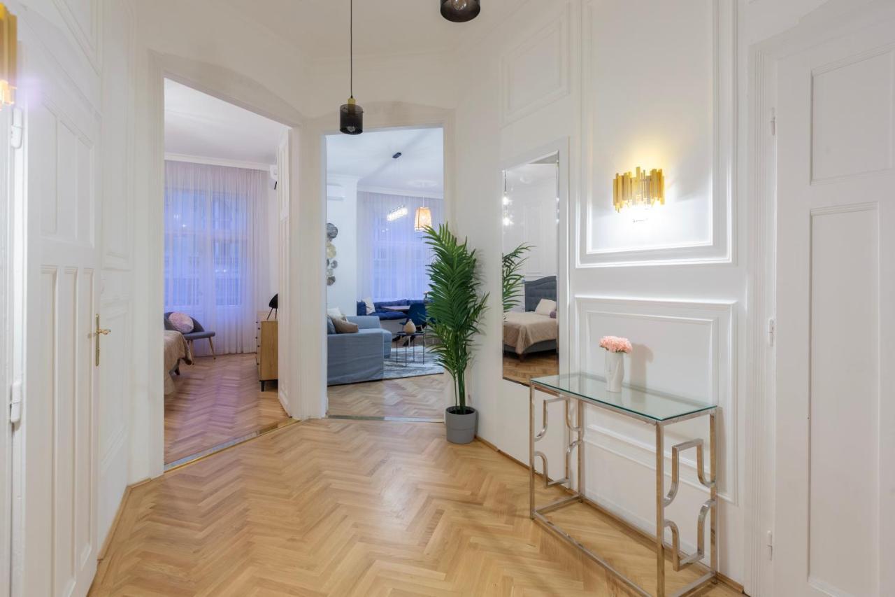 Glamorous Modern Apartment In The Hearth Of Budapest Esterno foto